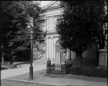 Västportalen till Adolf Fredriks Kyrka vid Holländargatan