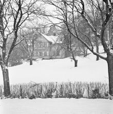 Äldre villa med veranda, stä 5682, Spånga Kyrkväg 437