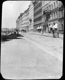 Uppsalagatan, nuvarande Gästrikegatan, norrut från Odengatan. T. h. kv. Kamelian. T. v. det ännu obebyggda kv. Liljan