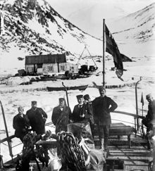 Medlemmar i Andréexpeditionen på väg till Spetsbergen ombord på M/S Svensksund