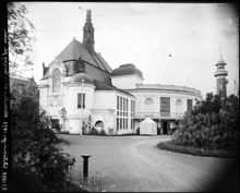 Allmänna konst- och industriutställningen på Djurgården. Stockholms stads paviljong, från söder