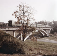 Råckstaviadukten med tunnelbanetåg