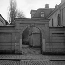 Oscar I:s minne på Björngårdsgatan 23. Portal