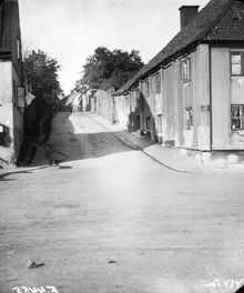 Duvnäsgatan mot NO från Värmdögatan (nuv. Malmgårdsvägen). Duvnäsgatan bytte namn 1926 och blev Ljusterögatan. Nuvarande kv. Pumpan