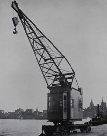 Automobilkran vid Skeppsbrohamnen 1915