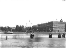Karl XII:s Torg. Äreport med anledning av att John Ericssons stoft har förts till Stockholm från USA. Bilden tagen vid nuvarande Slottskajen