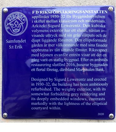 Blå emaljerad skylt med vit text