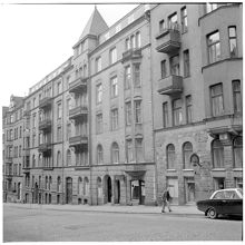 Skeppargatan, söderut, nr. 5 närmast