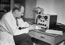 Karolinska Institutet. Dr L. Ström forskar om immunitet mot tuberkulos med försök på ett marsvin