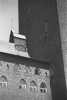 Stadshuset. Övergången mellan tornet och södra längan