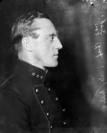 Porträtt av man, Årman