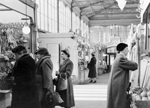 Butiker i Hötorgshallen. Saluhallen revs 1954