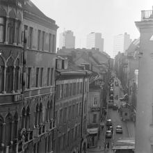 Utsikt från fastigheten Riddaren 9 längs Jakobsbergsgatan mot Hötorget 