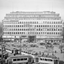 Norrmalmstorg med Citypalatset i fonden