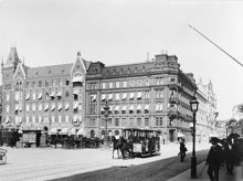Norrmalmstorg sett mot kv. Skravelberget Mindre. Längst t.h. Hamngatan