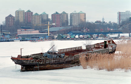 Vraket Lillemor och Stockholms hamnentreprenad i kvarteret Skärgårdsbåten