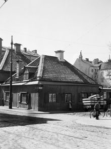 Hörnet av Renstiernas Gata 28 och Bondegatan 32. Gatunumreringen senare ändad till Renstiernas Gata 30 och Bondegatan 54.