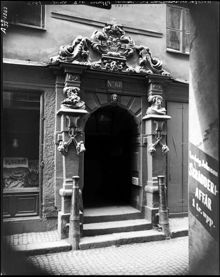 Portalen till von der Lindeska huset, Västerlånggatan 68