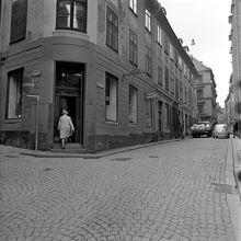 Tyska Brinken 22 vid hörnet av Skomakargatan. AB George Lindström Sybehör och Knappaffär
