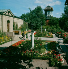 Galleriterrassen och Galleribyggnaden, Prins Eugens Waldemarsudde med Linoljekvarnen i fonden.