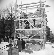 Nils Ericssons staty i Järnvägsparken flyttades den 11 mars 1947 kl 14.10