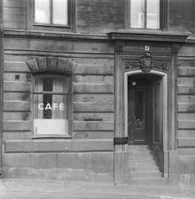 Smålandsgatan 42. Del av fasaden med porten