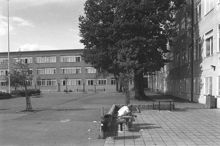 Mossen 4, Bromma gymnasium. Skolgården mot N