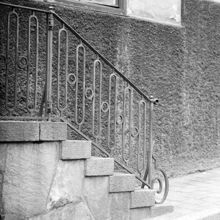 Bastugatan 15. Detalj av räcke på yttertrappan