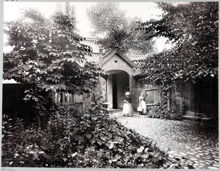 Drottninggatan 110, Café  Petissan från gården