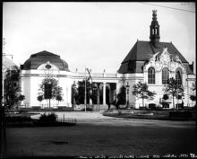 Allmänna konst- och industriutställningen på Djurgården. Stockholms stads paviljong, västra fasaden