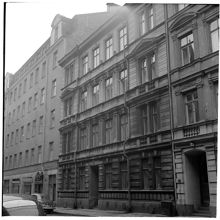 Grev Turegatan 45-49. Tapetserare Carlsson & Co i nr 45