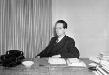 Karl Ragnar Gierow, tillträder som ny Dramatenchef. I tolv år (1951-63) var Gierow chef för Dramaten. (Perioden 1946-51 var han kulturchef på Svenska Dagbladet)
