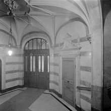 Birger Jarlsgatan 20. Förstuga