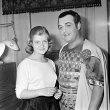 Gustav Adolfs Torg 2, Operan. Jussi Björling med sin dotter Ann-Charlotte i sin loge. Björling iklädd Radamés( operan Aida) scendräkt