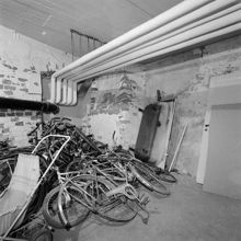Bastugatan, norra huset över gården. Förråd 114