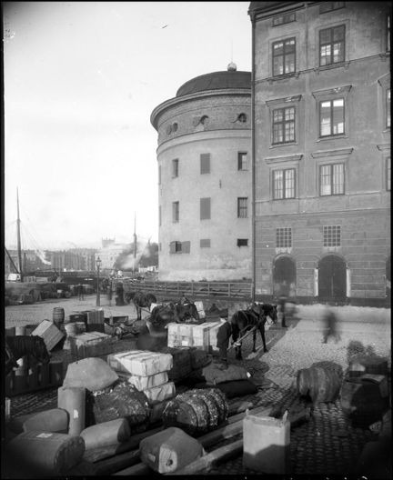 Riddarholmskajen, Södra Riddarholmshamnen vid Birger Jarls torn