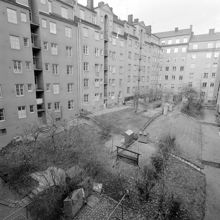 Gårdsvy från kvarteret Stengodset sett från Stengodset 7 mot nordväst