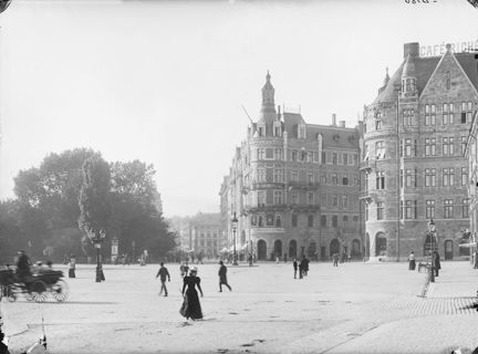 Nybroplan sedd mot Hamngatan och Berzelii park