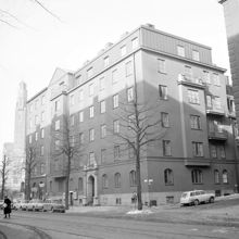 Hörnet Karlavägen 17 t.v. och Danderydsgatan 1