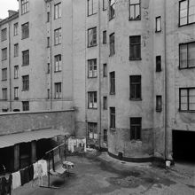 Surbrunnsgatan 57. Gården