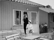 Engelska drottningen Elizabeth II och kung Gustaf VI Adolf besöker familjen Larsson i Norra Ängby