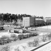 Busshållplats och regnskydd vid Alvik