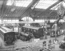 Stockholmsutställningen 1897. Utställning med järnvägsvagnar i Maskinhallen
