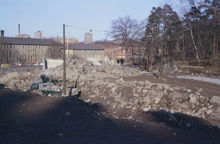 Essingeledens framdragning över Drottningholmsvägen, Fredhällsmotet. I bakgrunden t.v. Tekniska gymnasiet, Drottningholmsvägen 82. Nu Thorildsplans gymnasium