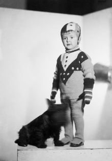 Porträtt av barn, Rolf, tillsammans med en hund