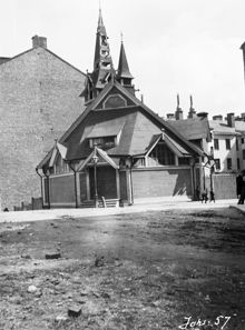 S:t Stefanskapellet i hörnet av Frejgatan och Tulegatan. Kyrkan uppfördes år 1900 men flyttades till Aspudden 1904 då Stefanskyrkan i Vanadislunden stod färdig. Heter idag S:t Sigfrids kapell