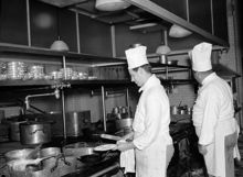 Södra Blasieholmshamnen 8, Grand Hotel. Kockar i hotellets kök