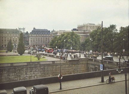 Norrbro, utsikt mot Gustav Adolfs Torg och Operan. Telefontornet skymtar i fonden. Färgfoto.