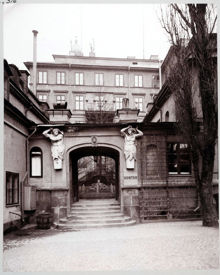 Kaptensgatan n:r 2, portal