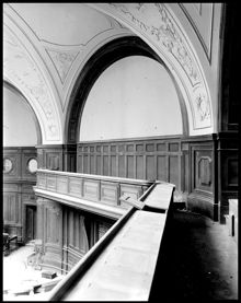 Interiör med läktare